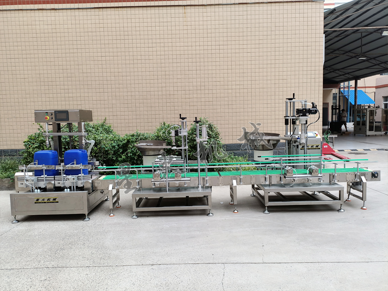 雙頭化工助劑稱重灌裝機-全自動稱重灌裝旋蓋生產線實拍展示